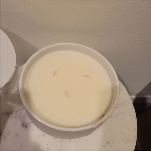 NWOT Chesapeake Bay Candle Sheer Jasmine 3-Wick Ceramic Candle - Picture 3 of 4